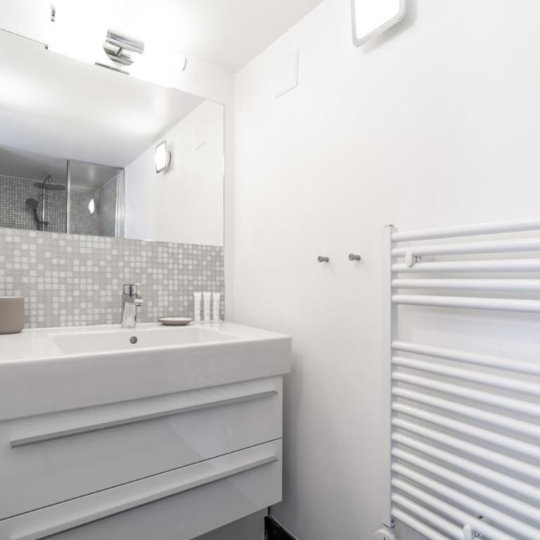 Haus Kirchplatz 4 by Zermatt Premium Apartments - Two-Bedroom Apartment with Matterhorn View (top floor) - 12