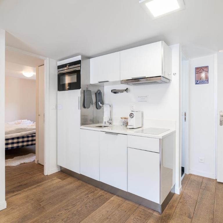Haus Kirchplatz 4 by Zermatt Premium Apartments - Two-Bedroom Apartment with Matterhorn View (top floor) - 3