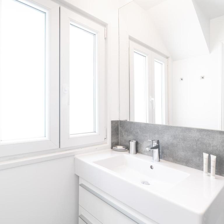 Haus Kirchplatz 4 by Zermatt Premium Apartments - Two-Bedroom Apartment with Matterhorn View (top floor) - 52