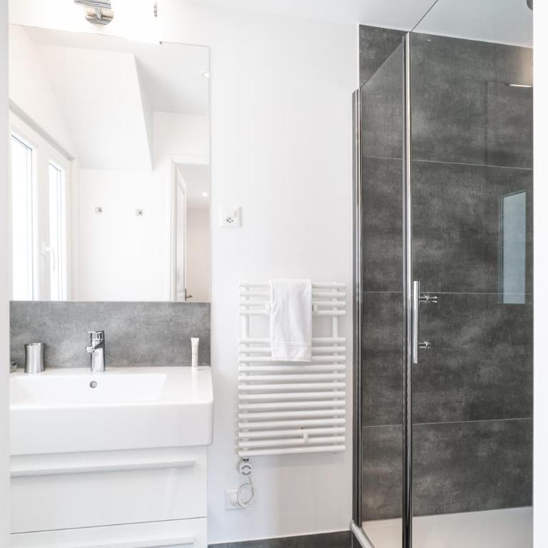 Haus Kirchplatz 4 by Zermatt Premium Apartments - Two-Bedroom Apartment with Matterhorn View (top floor) - 47