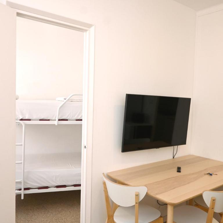 Homenfun Barcelona Park Güell - Two-Bedroom Apartment - 9