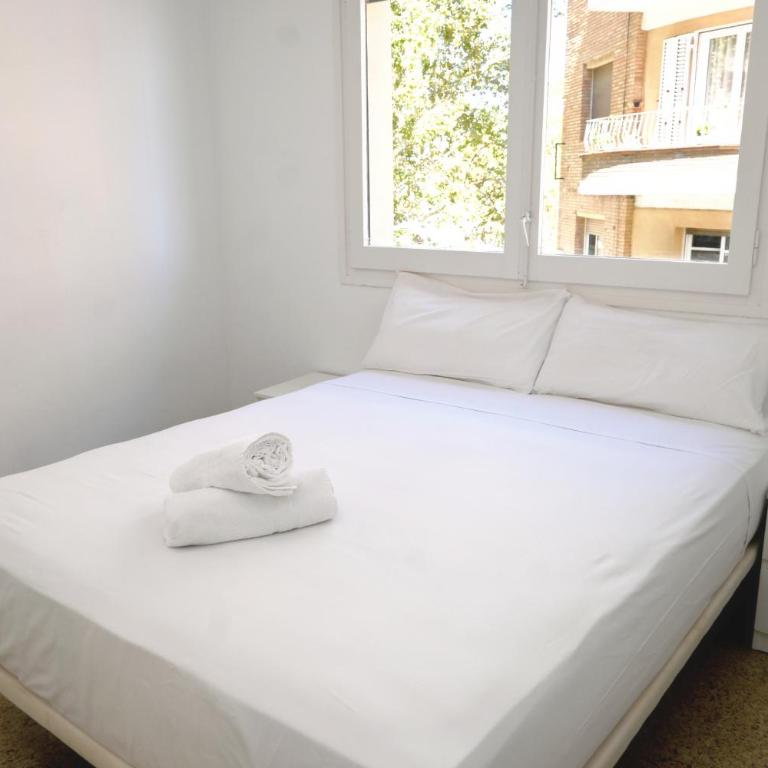 Homenfun Barcelona Park Güell - Two-Bedroom Apartment - 10