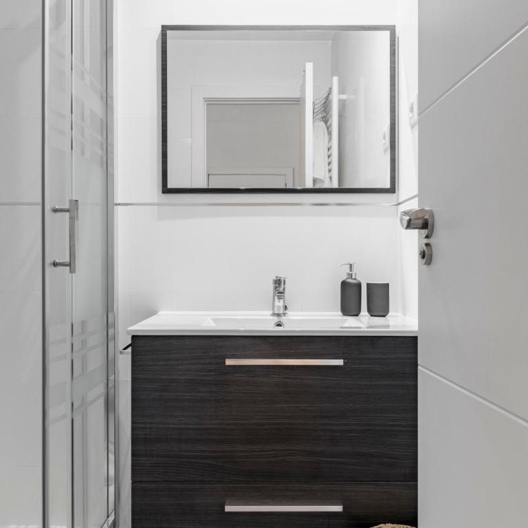 Cozy 2 bedroom apartment with patio - Two-Bedroom Apartment - 9