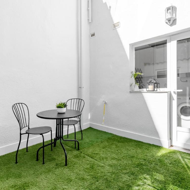 Cozy 2 bedroom apartment with patio - Two-Bedroom Apartment - 10