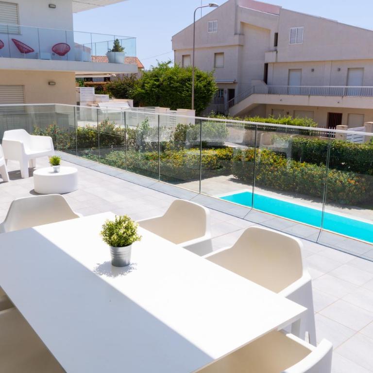 Edilia Vacanze - Exclusive Pool Home - Three-Bedroom Apartment - 3
