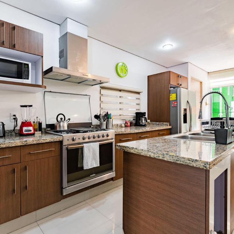 Trendy La Roma Condo with Parking & Patio - Apartamento con terraza - 2