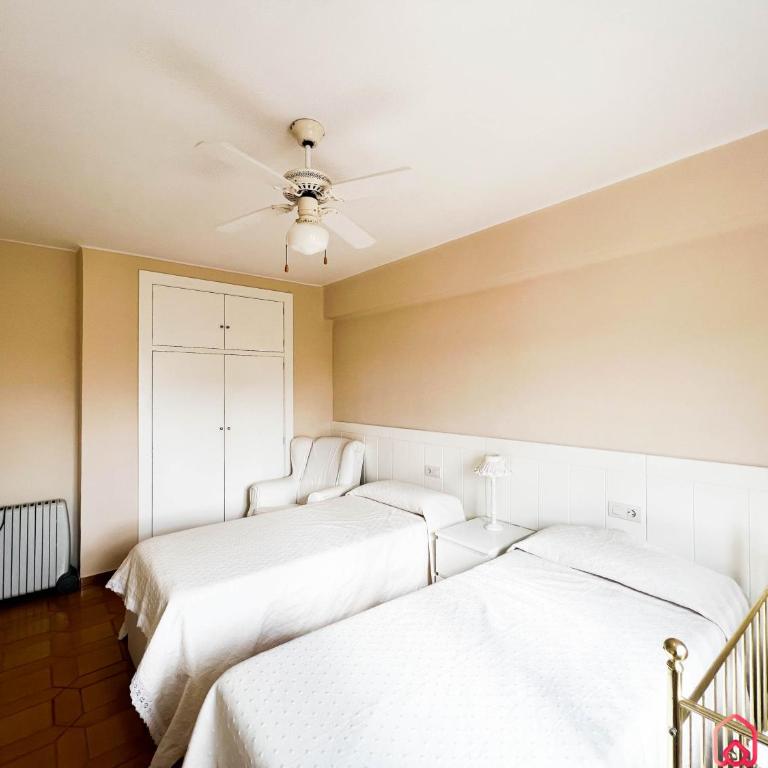 El Capricho - Three-Bedroom Apartment - 24