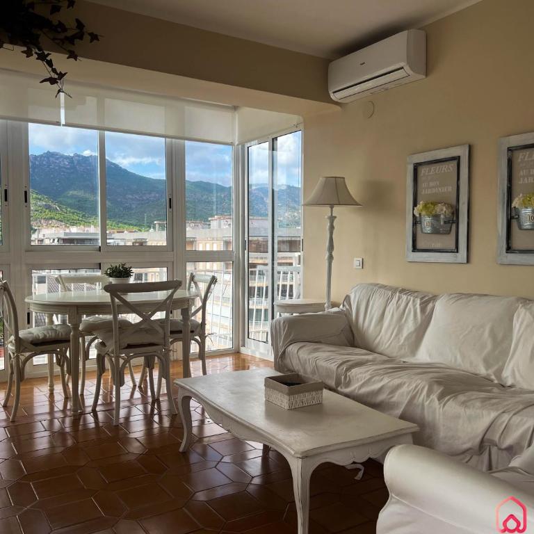 El Capricho - Three-Bedroom Apartment - 10
