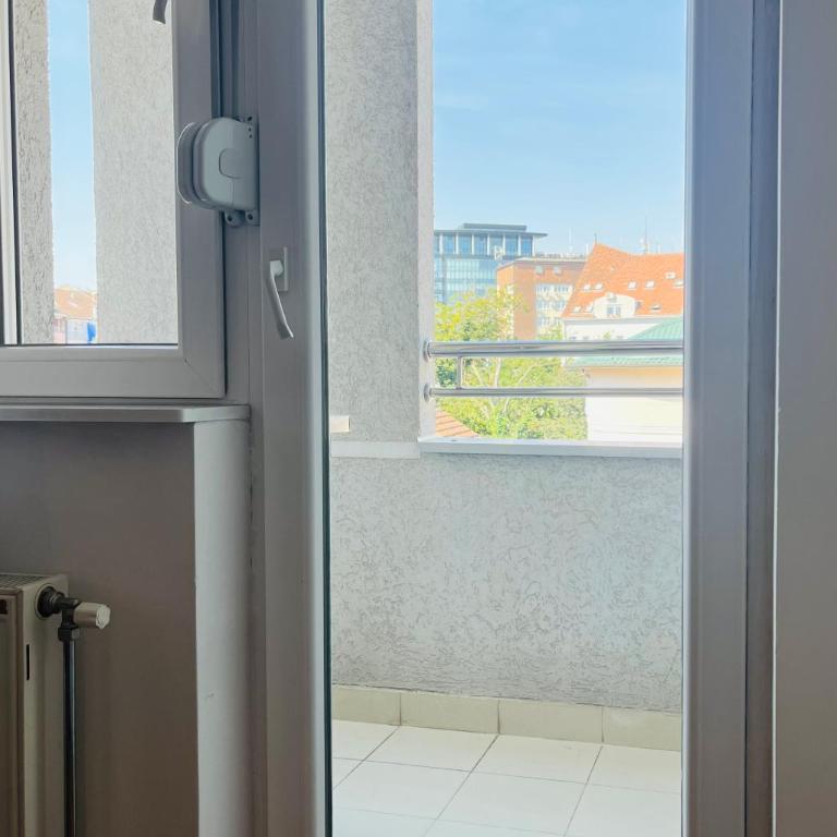 Central and bright 2 bedroom, 3 balconies - Apartman sa 2 Spavaće Sobe - 12