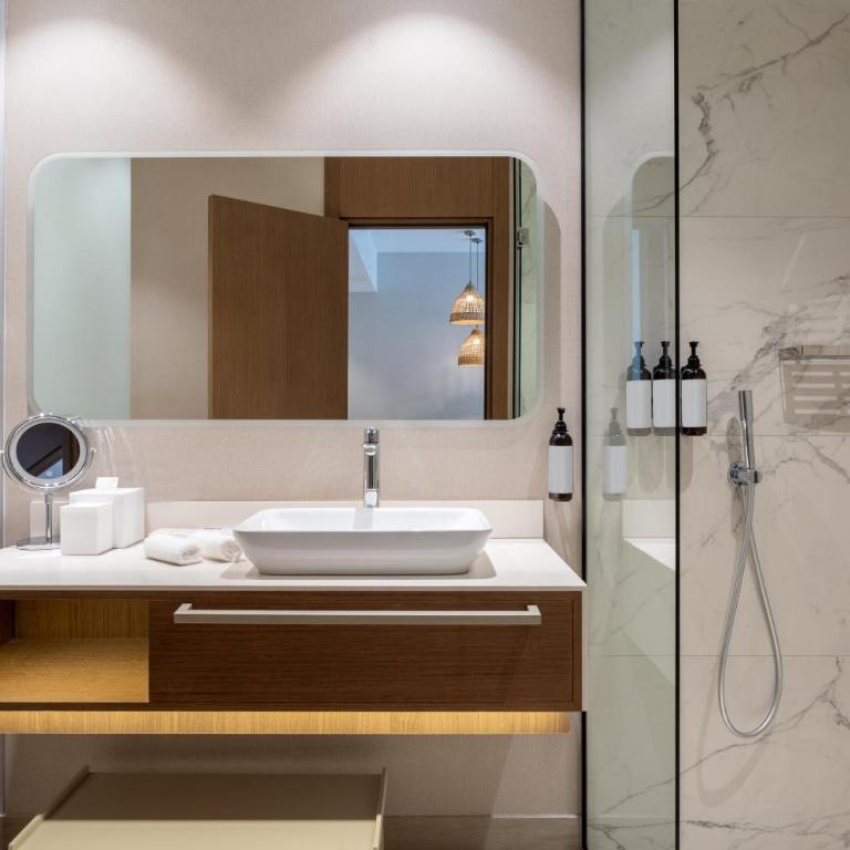 Hyatt Regency Kotor Bay Resort - Deluxe One-Bedroom Apartment - 5