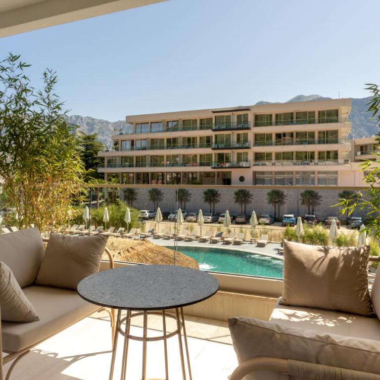 Hyatt Regency Kotor Bay Resort - Deluks Soba s King-sajz Krevetom i Pogledom na Bazen - 3