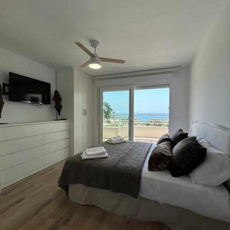 Apartamento a pie de playa con piscina y parking - Apartment - 16