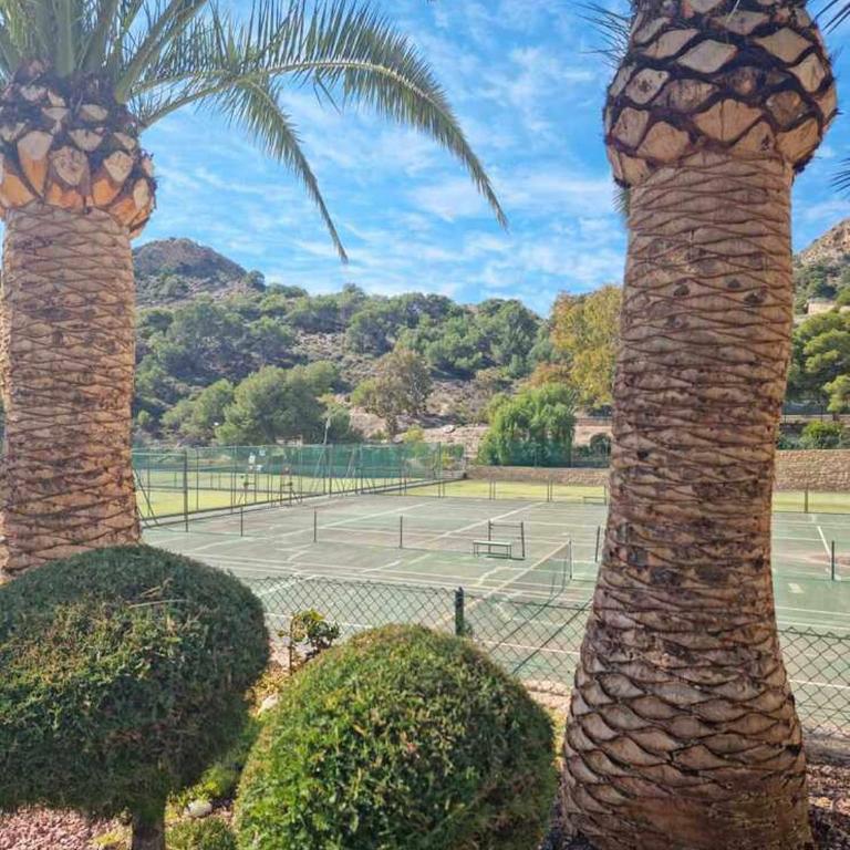 Apartamento a pie de playa con piscina y parking - Apartment - 36