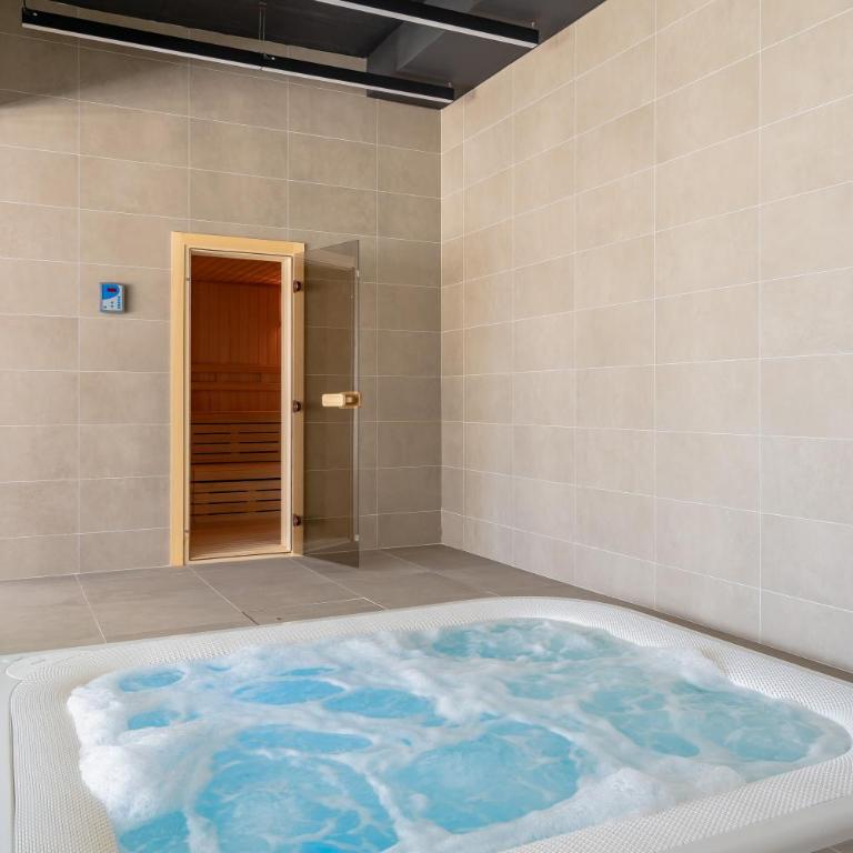 Bright and Stunning 2 bed Apartment in Southbay - RDR530 - Two-Bedroom Apartment - 19