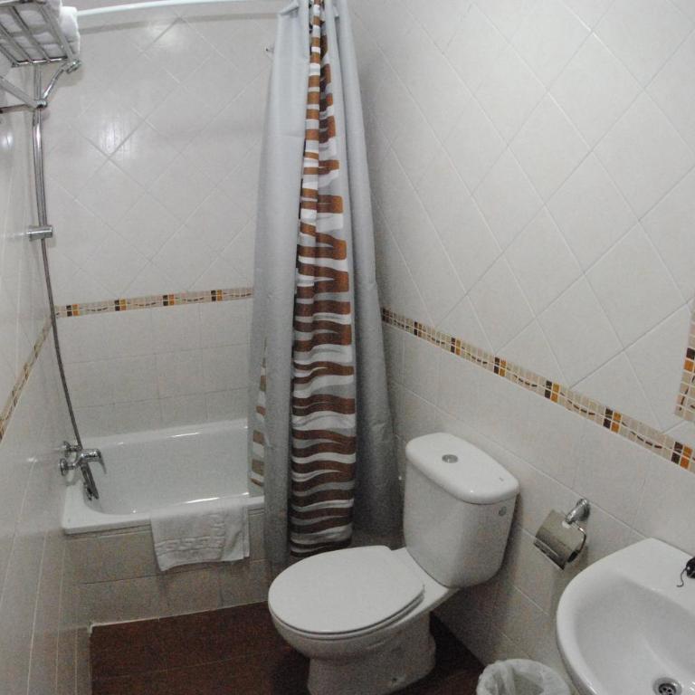 Hostal San Francisco - Habitación Doble - 2 camas - 4