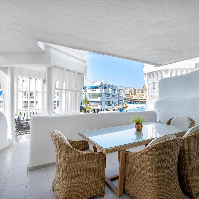 Apartment in Puerto Marina with Sea Views, FIRST LINE, Holiday Rentals Apartment - Two-Bedroom Apartment - 3