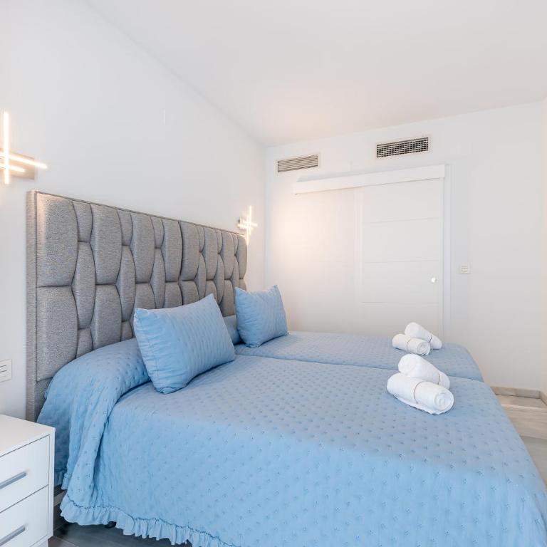 Apartment in Puerto Marina with Sea Views, FIRST LINE, Holiday Rentals Apartment - Two-Bedroom Apartment - 10