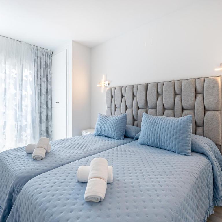 Apartment in Puerto Marina with Sea Views, FIRST LINE, Holiday Rentals Apartment - Two-Bedroom Apartment - 12