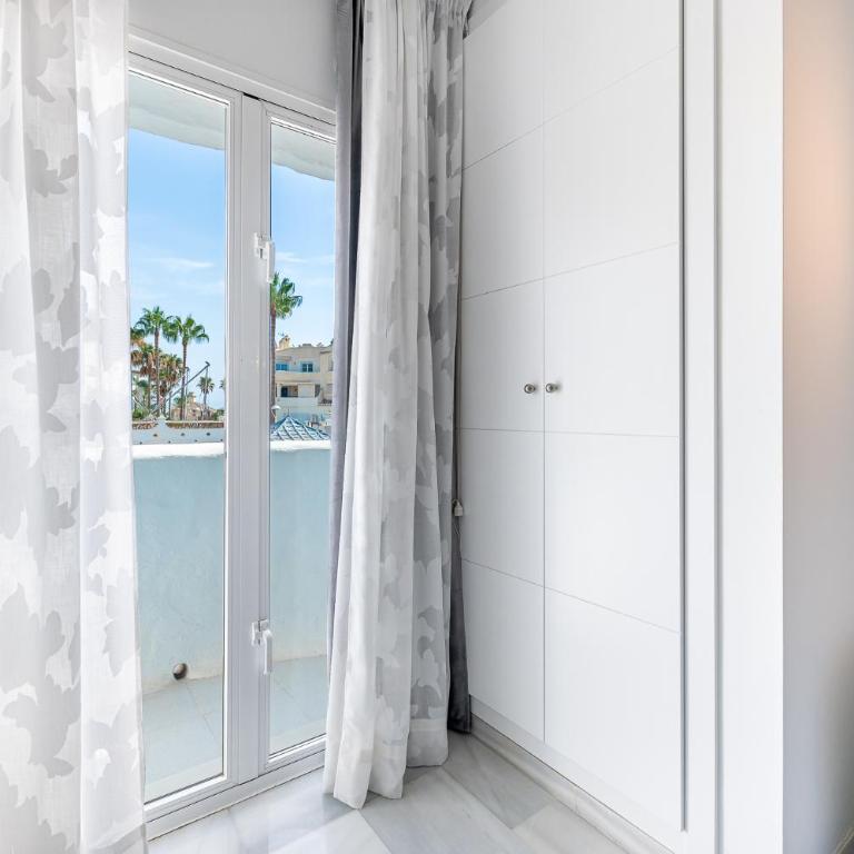 Apartment in Puerto Marina with Sea Views, FIRST LINE, Holiday Rentals Apartment - Two-Bedroom Apartment - 27