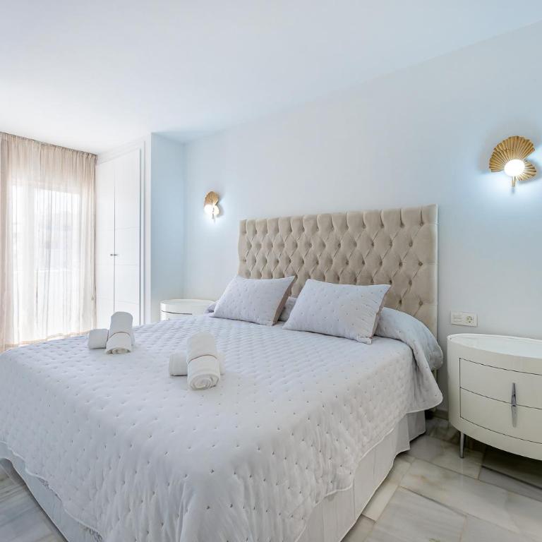 Apartment in Puerto Marina with Sea Views, FIRST LINE, Holiday Rentals Apartment - Two-Bedroom Apartment - 4