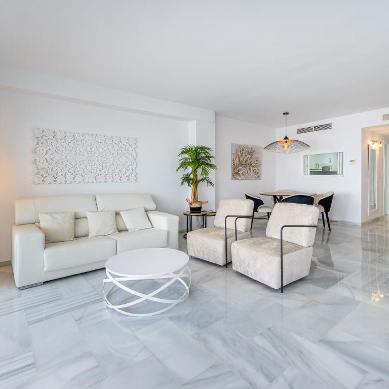 Apartment in Puerto Marina with Sea Views, FIRST LINE, Holiday Rentals Apartment - Two-Bedroom Apartment - 6