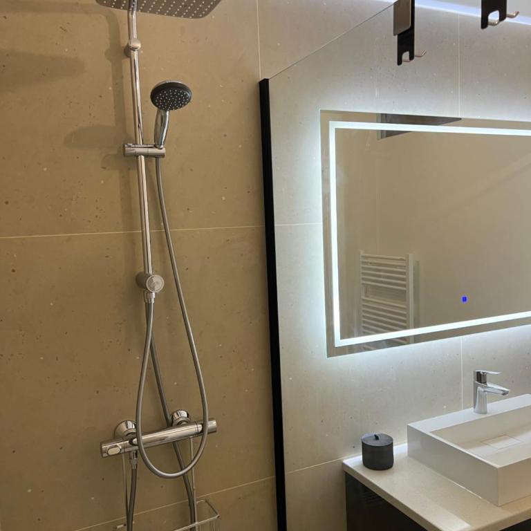 Le K Appartement - Strasbourg - Three-Bedroom Apartment - 24