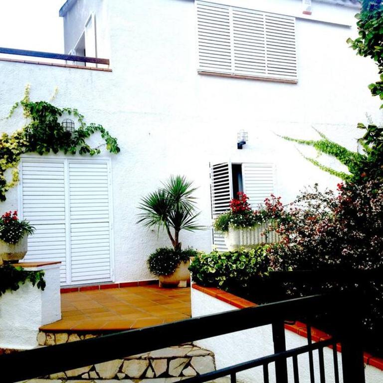 Casa a L'Escala amb jardí i piscina privada. - Casa de 5 dormitorios - 7