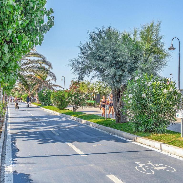 Beautiful Apartment In Pescara With Wifi - Three-Bedroom Apartment - 17
