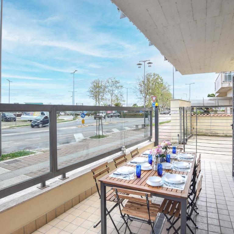 Beautiful Apartment In Pescara With Wifi - Three-Bedroom Apartment - 8