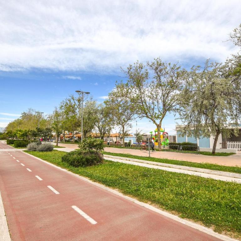 Beautiful Apartment In Pescara With Wifi - Three-Bedroom Apartment - 15