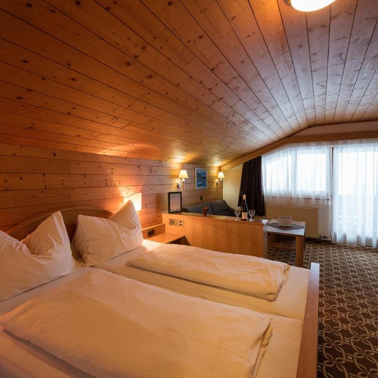 Landhaus Hubertus - Doppelzimmer mit Bergblick - 4