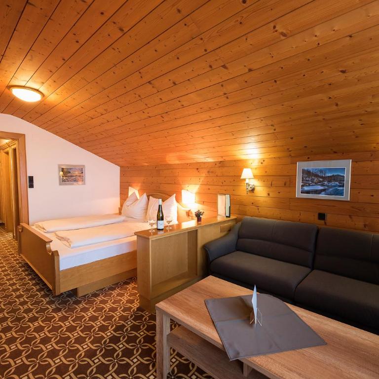 Landhaus Hubertus - Doppelzimmer mit Bergblick - 5