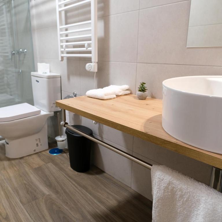 Alianza Suites - Estudio con cama extragrande y sofá cama - 2