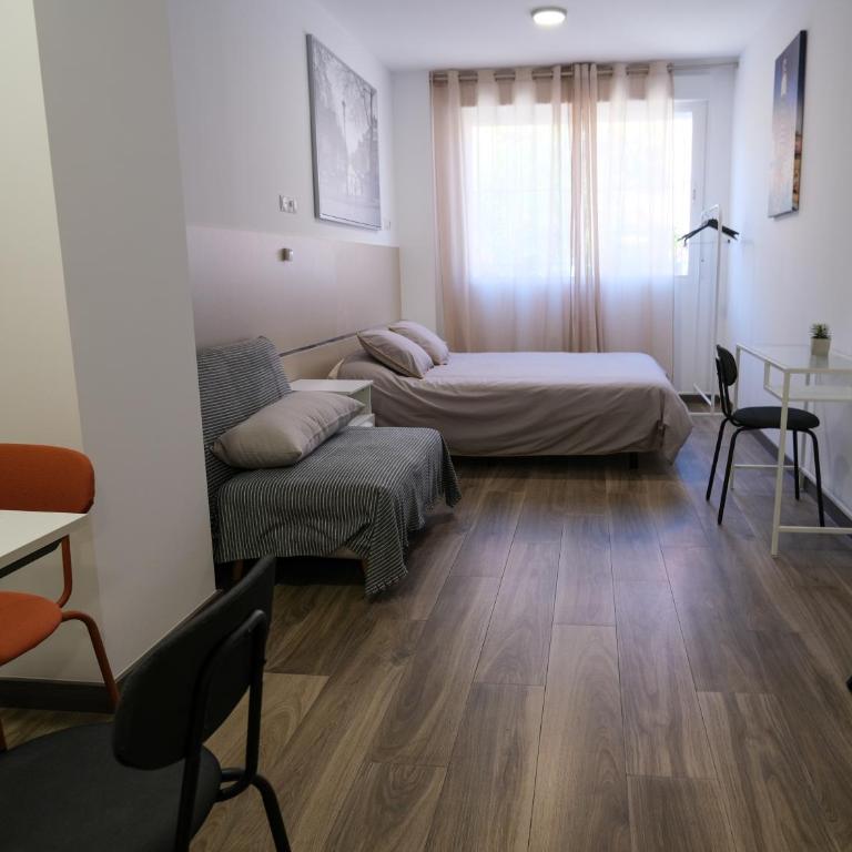 Alianza Suites - Estudio con cama extragrande y sofá cama - 3