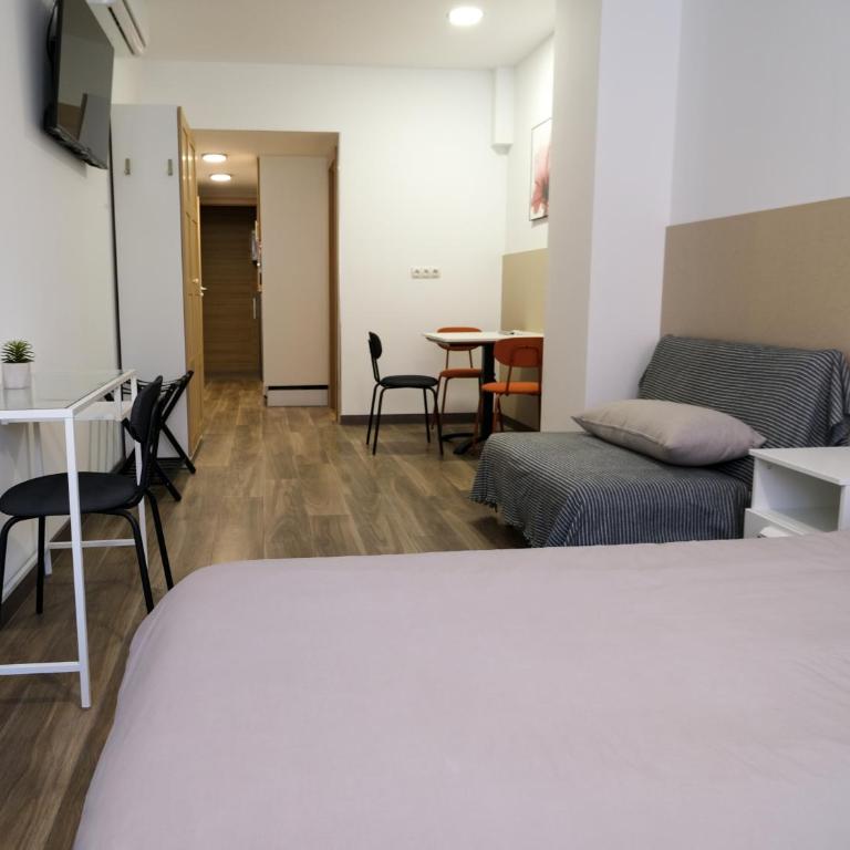 Alianza Suites - Estudio con cama extragrande y sofá cama - 6