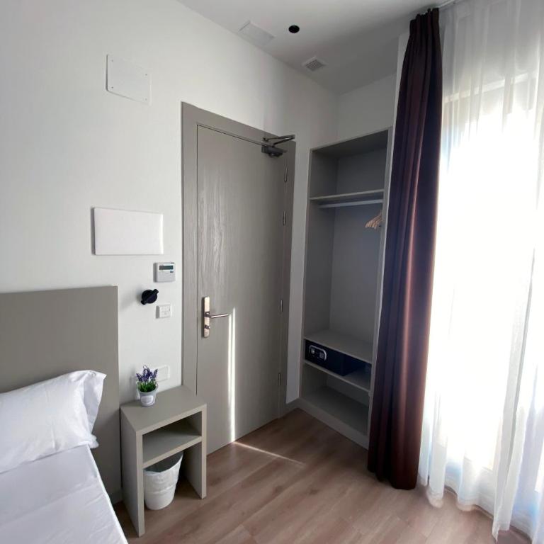 Hotel BESTPRICE Valencia - Deluxe Single Room - 2