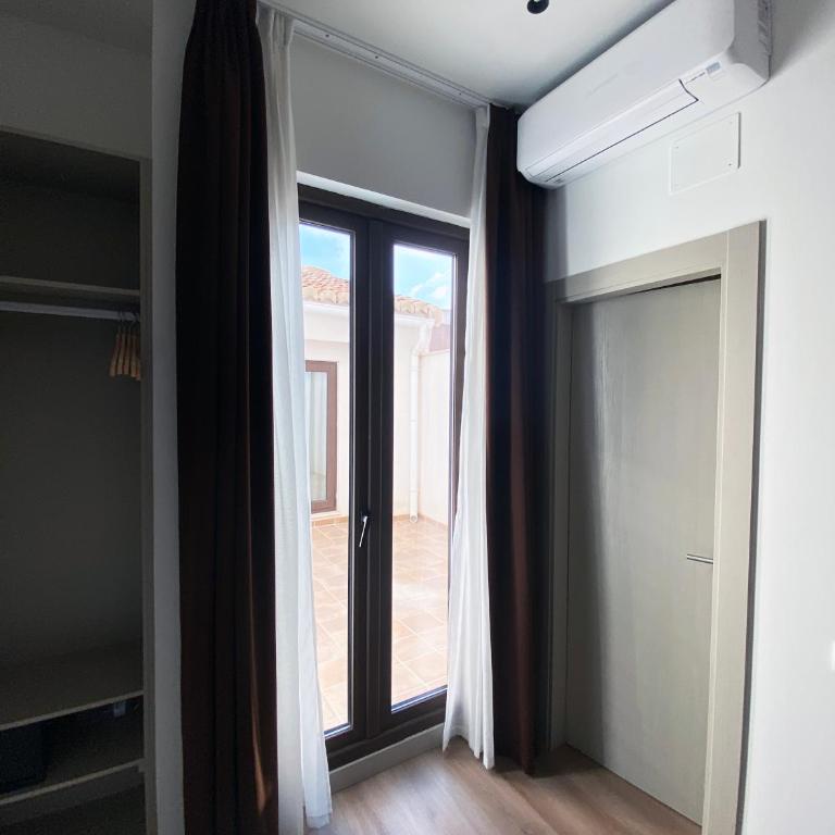 Hotel BESTPRICE Valencia - Deluxe Single Room - 4