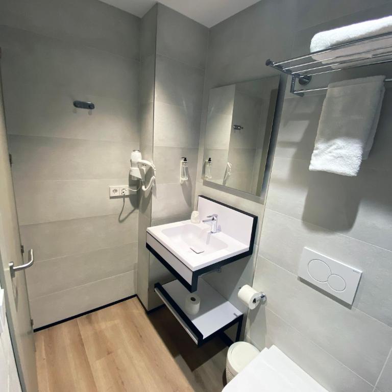 Hotel BESTPRICE Valencia - Deluxe Single Room - 5