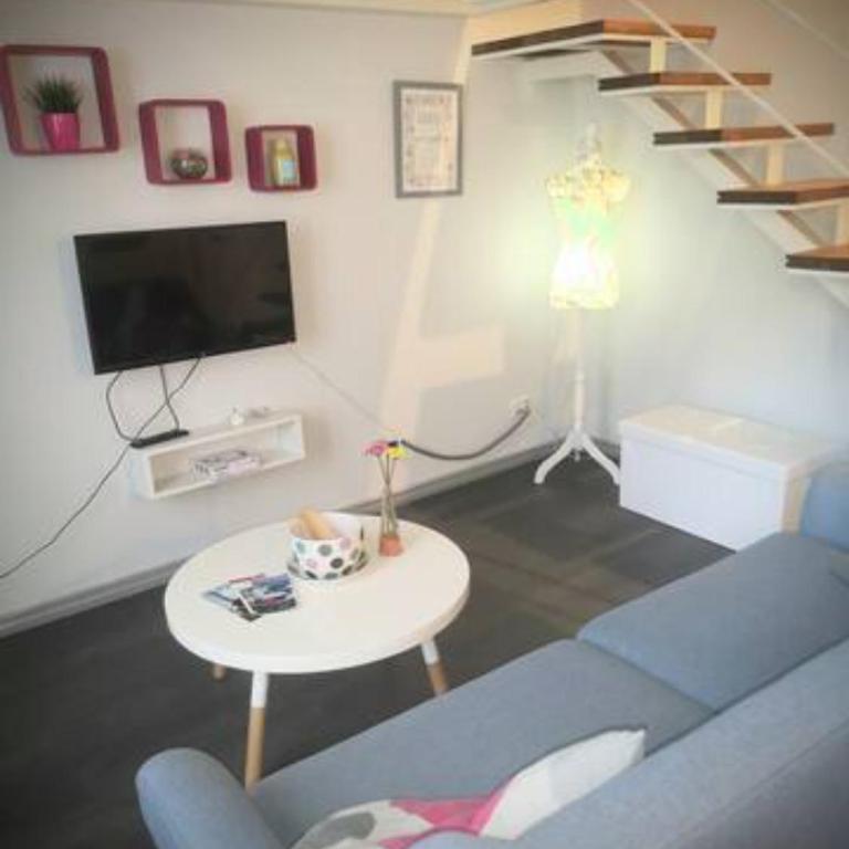 Frida Guest House - Studio with Balcony - 41
