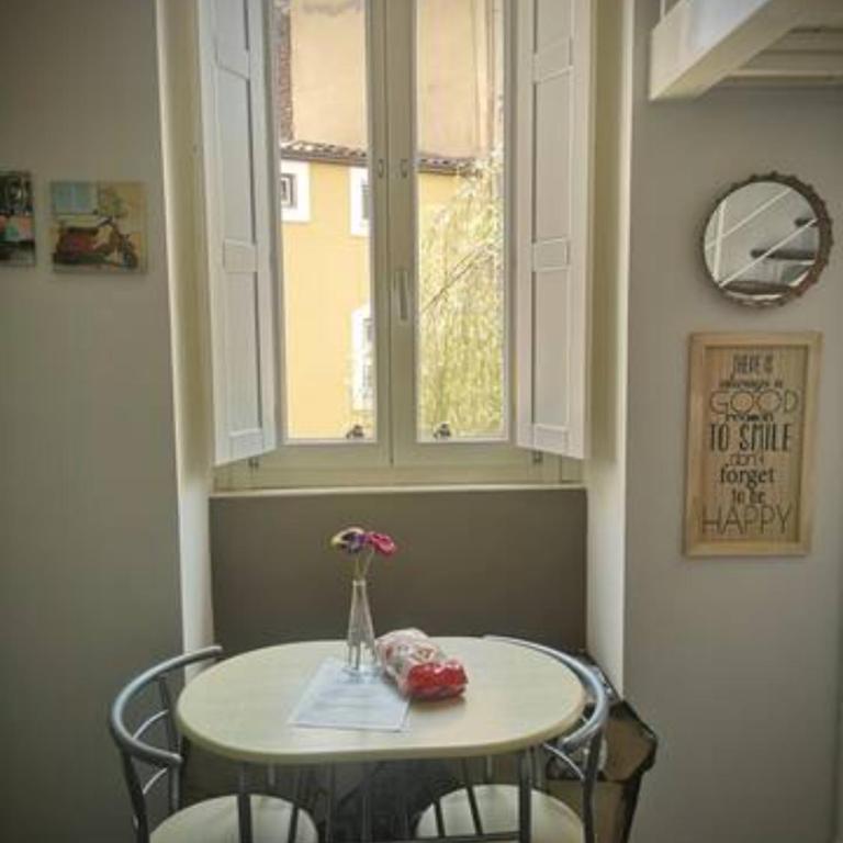 Frida Guest House - Studio with Balcony - 34