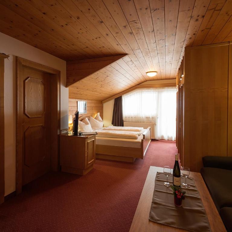 Landhaus Hubertus - Doppelzimmer mit Bergblick - 4