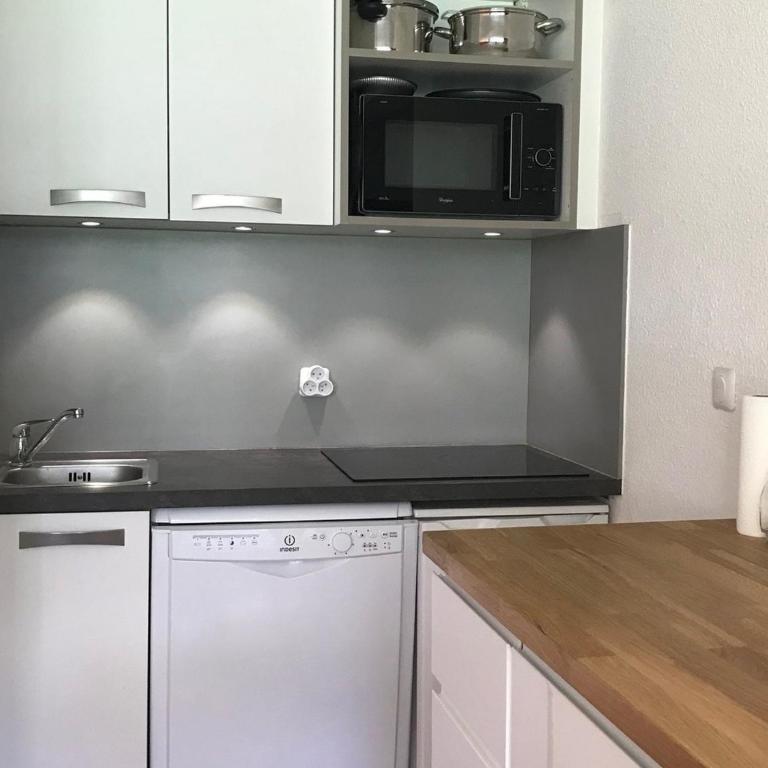 Appartement 5 personnes rénové, proche pistes et commerces, balcon sud, parking inclus - FR-1-181-2468 - Studio - 4