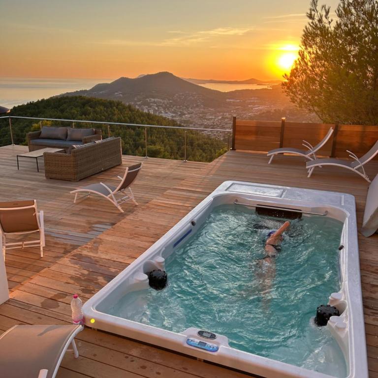 Villa 4 Etoiles vue sur les Iles d'Or Carqueiranne Sea and Mountain Pleasure Villa vue mer 180 - Villa Deluxe - 69