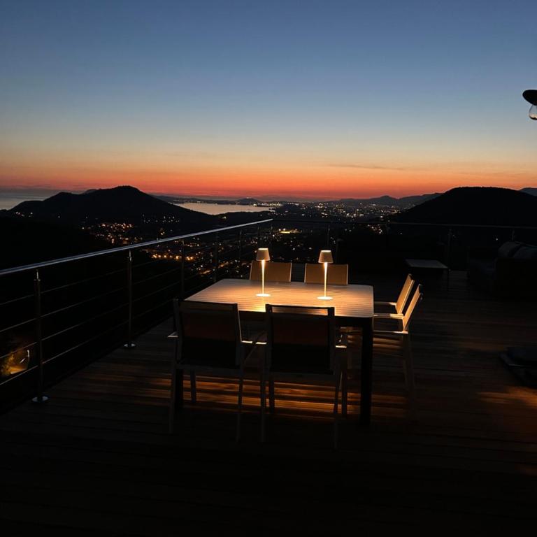 Villa 4 Etoiles vue sur les Iles d'Or Carqueiranne Sea and Mountain Pleasure Villa vue mer 180 - Villa Deluxe - 70