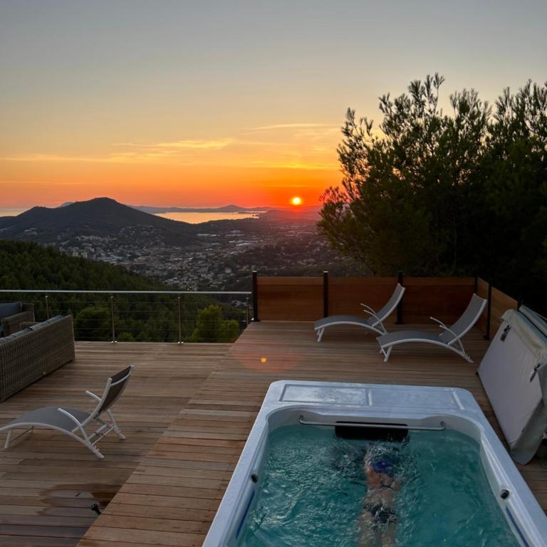 Villa 4 Etoiles vue sur les Iles d'Or Carqueiranne Sea and Mountain Pleasure Villa vue mer 180 - Villa Deluxe - 11