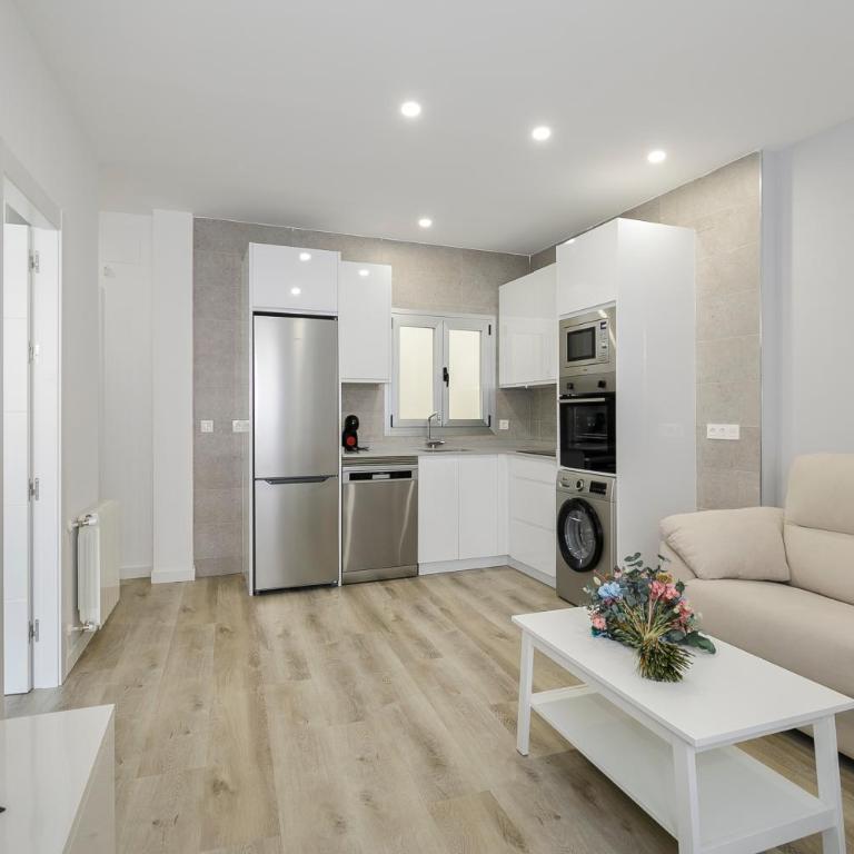 Plaza Trinidad, Centro, acogedor, luminoso y calefacción - One-Bedroom Apartment - 1