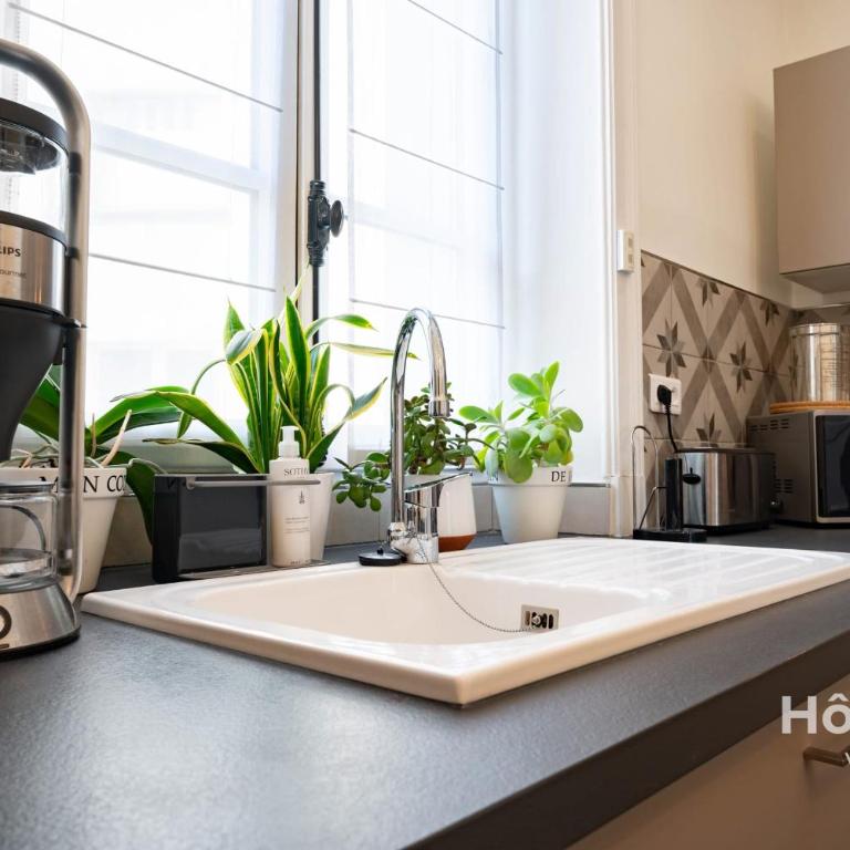 "Les Effrontés" Louis Blanc Charming Apartment - Appartement Supérieur - 53