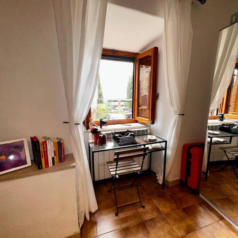 Lovely 2 Bedroom in San Gimignano Historic Center - Two-Bedroom Apartment - 41