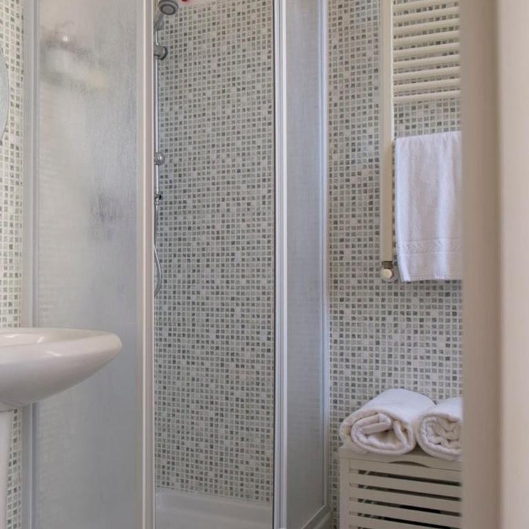 Domus Crescenzio - Guest House - Camera Matrimoniale con Letto Supplementare - 8