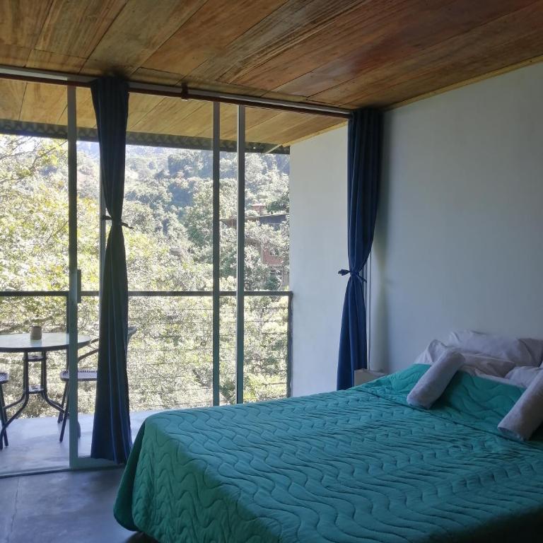 Pistacho - Queen Room with Two Queen Beds - 40